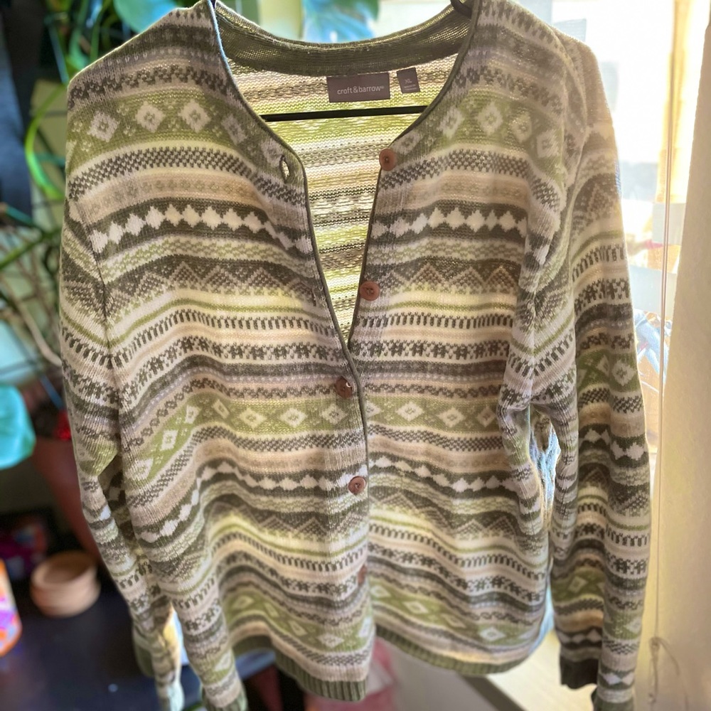 the most beautiful light green sweater/cardigan